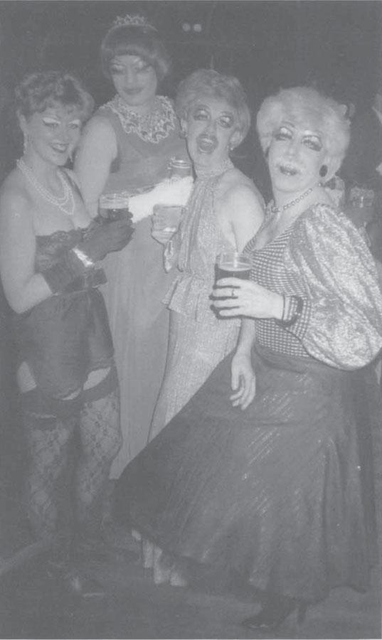 r-e-richard-ekins-and-dave-king-blending-genders-10.jpg